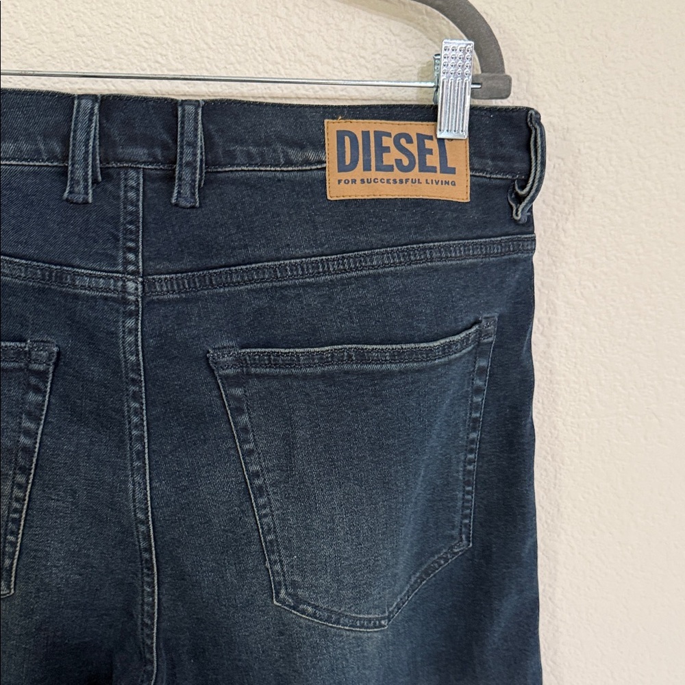 Diesel Men's Dark Blue Jeans 32x30 EUC button fly